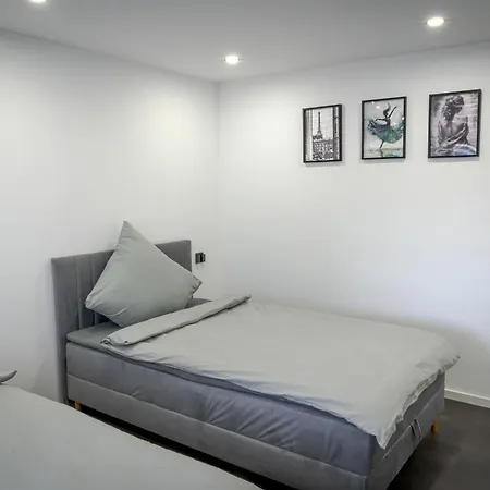 Modern Work & In דירה