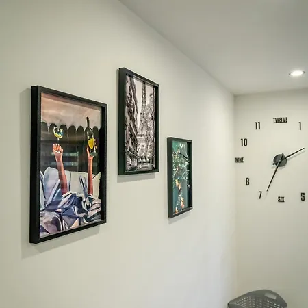 Modern Work & In דירה קסטרופ-ראוקסל