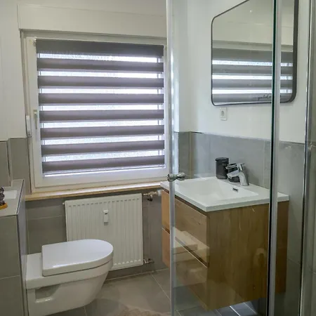 Modern Work & In קסטרופ-ראוקסל